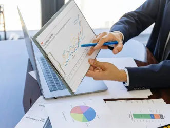 consultant and founder discussion